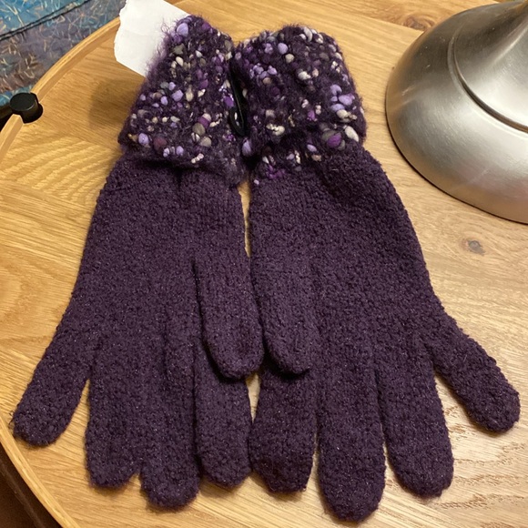 PREVIEW International purple knit gloves. NWT! Soft and stretchy. One size. - Picture 3 of 7